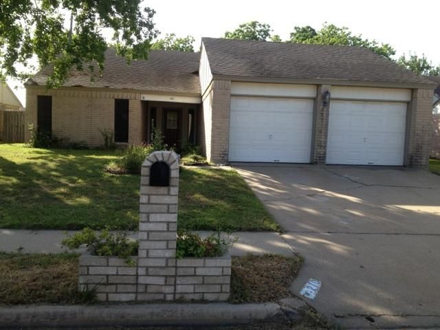 210 Briarmeadow Ln, Victoria, TX 77904