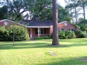 1004 Forest Glen Dr, Albany, GA 31707