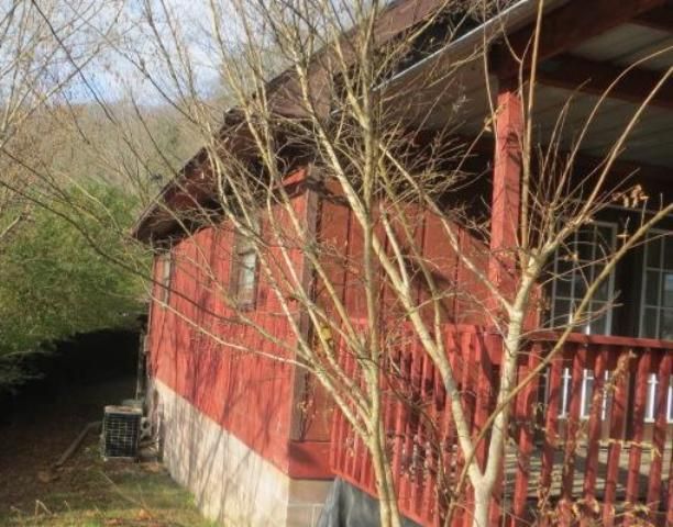 389 Coal Run Hill, Pikeville, KY 41501