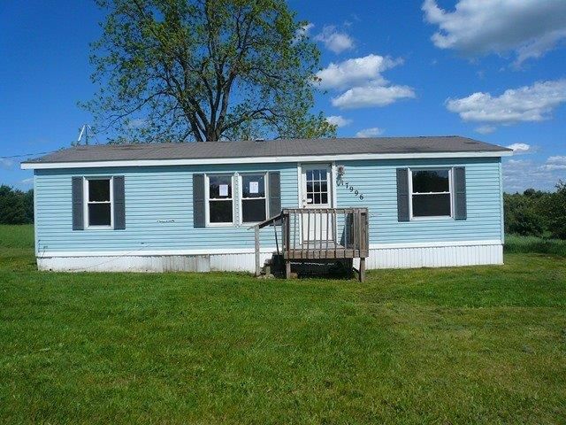 17996 Lakeola Rd, Leroy, MI 49655