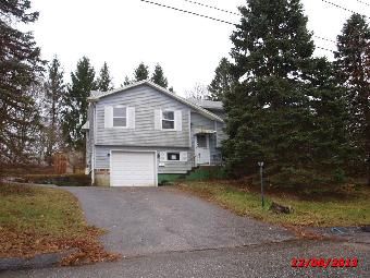 81 S 4th Ave, Taftville, CT 06380