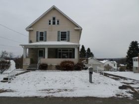 1945 Hanna St, New Castle, PA 16102