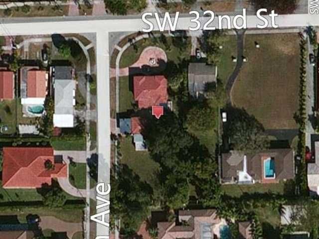 9898 SW 32 ST, Miami, FL 33165