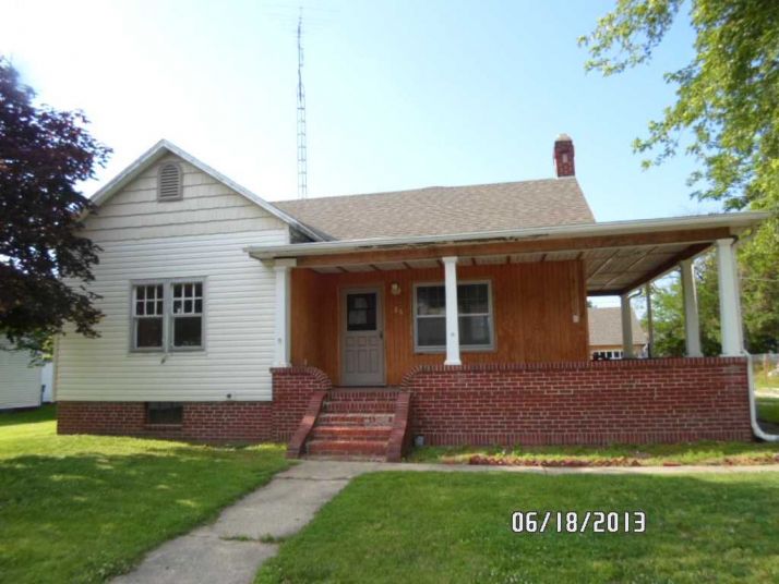 206 E Main St, Medaryville, IN 47957