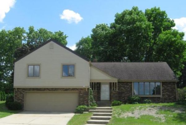 731 Browning Circle, Oconomowoc, WI 53066