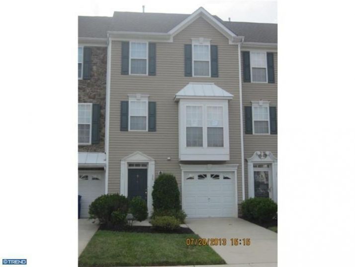 35 Falcon Ln, Riverside, NJ 08075