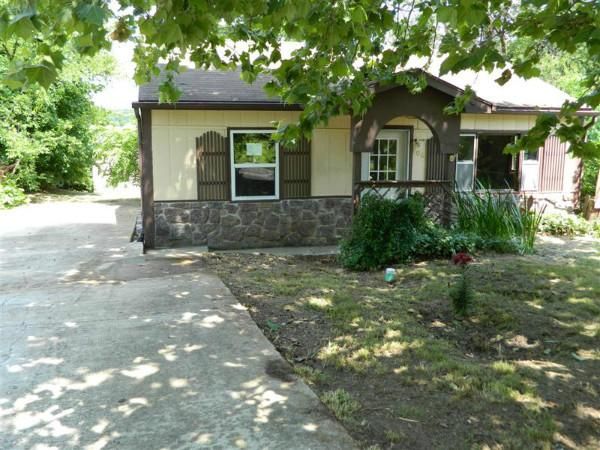 106 N Newport Ln, Waynesville, MO 65583