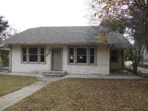 1024 W Russell Pl, San Antonio, TX 78212