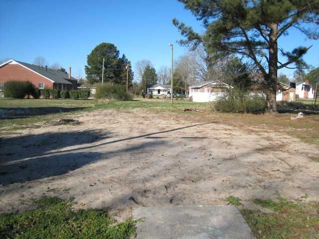 3688 Cameron St, Farmville, NC 27828