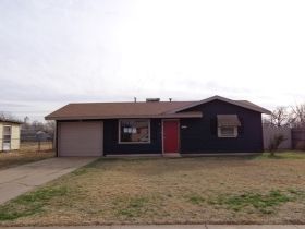 709 W 21st St, Plainview, TX 79072