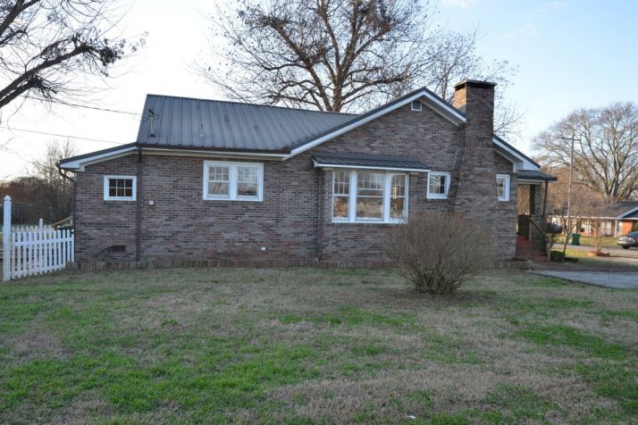 512 Moss Ave W, Muscle Shoals, AL 35661