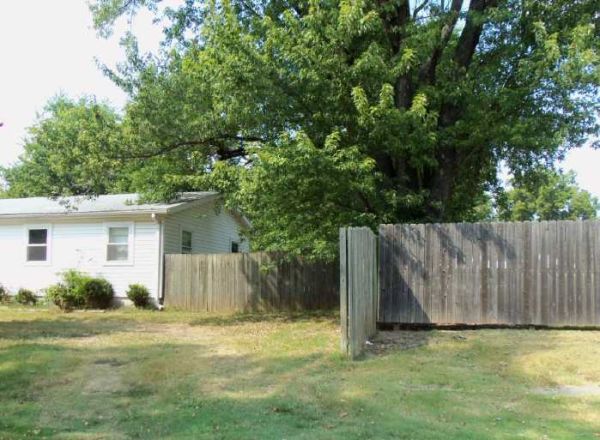 220 W Parks St, Prairie Grove, AR 72753