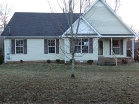 115 Silver Leaf Cir, Dickson, TN 37055