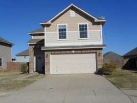 209 Crescent Ridge Dr, Fort Worth, TX 76140