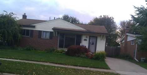 21300 Tanglewood St, Saint Clair Shores, MI 48082