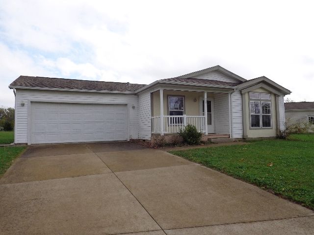 561 Cross Creek Cir, Wilmington, OH 45177