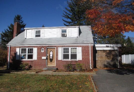 67 E Park Dr, Huntington Station, NY 11746