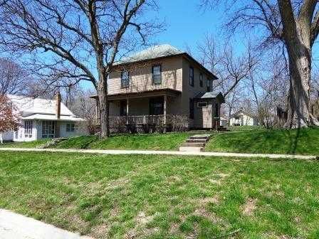 405 E Lowe Ave, Fairfield, IA 52556