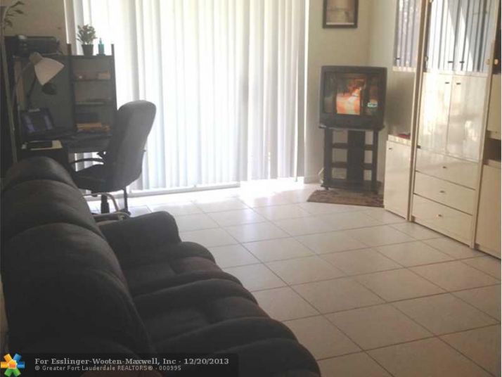 8880 Sunrise Lakes Blvd # 101, Fort Lauderdale, FL 33322