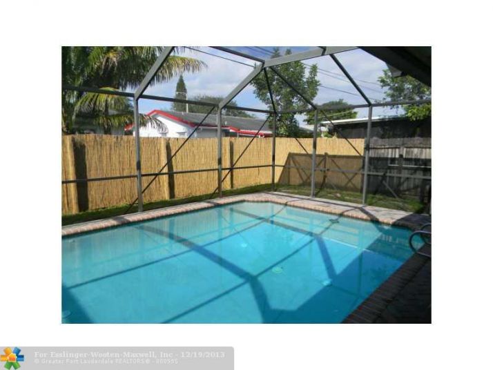 3200 NW 72ND AVE, Hollywood, FL 33024