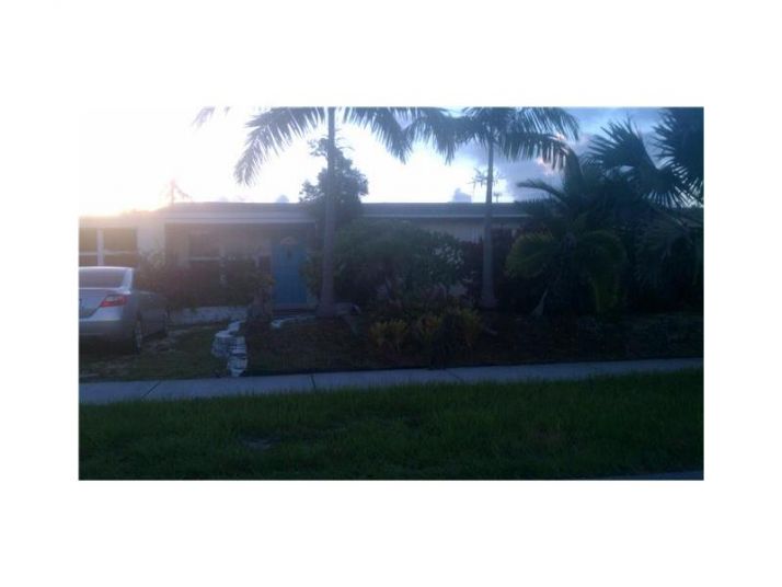 1045 NW 143 ST, Miami, FL 33168