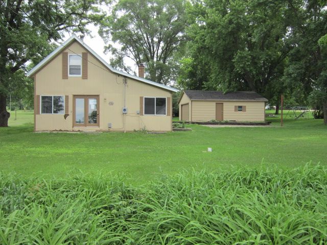 1039 Waubeek Rd, Central City, IA 52214