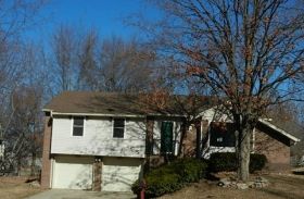 2905 NW Kingsridge Dr, Blue Springs, MO 64015