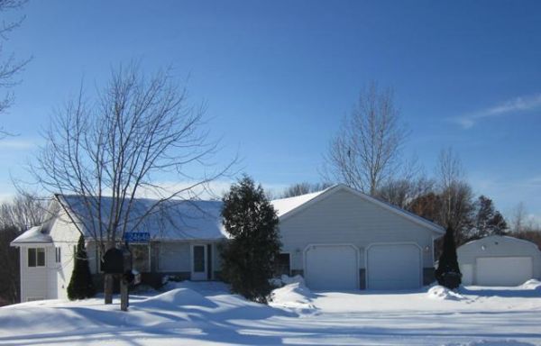 24646 Oak Ct, Isanti, MN 55040