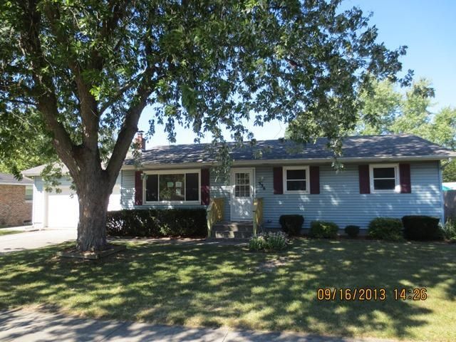 536 Mohawk Dr, Lowell, IN 46356