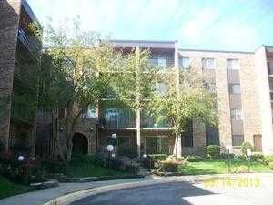 625 W Huntington Commons Rd Apt 108, Mount Prospect, IL 60056