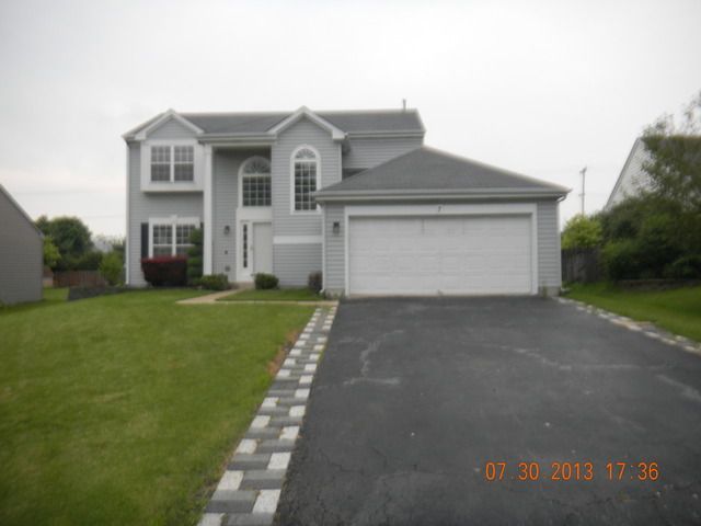 7 Elizabeth Ct, Lake In The Hills, IL 60156