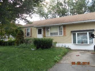 2 Patrician St, Levittown, PA 19057