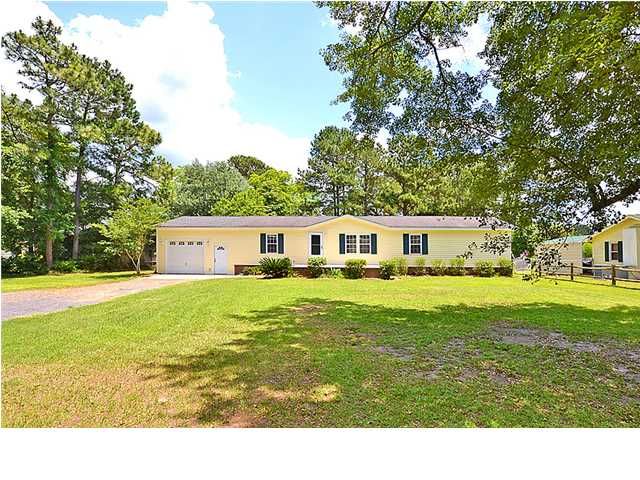 722 GENERAL MOULTRIE DR, Bonneau, SC 29431