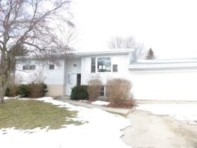 2742 W 61st Ave, Merrillville, IN 46410