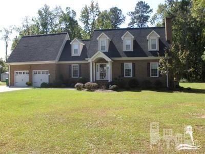 107 East White Oak St, Lake Waccamaw, NC 28450