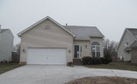 8004 Village Point Dr, Louisville, KY 40291