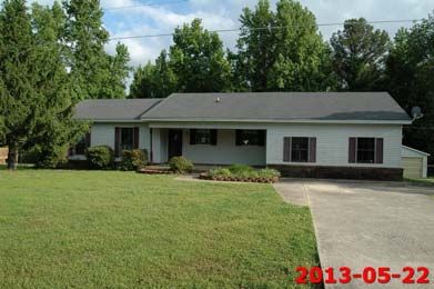 110 Shoreline Dr, Killen, AL 35645