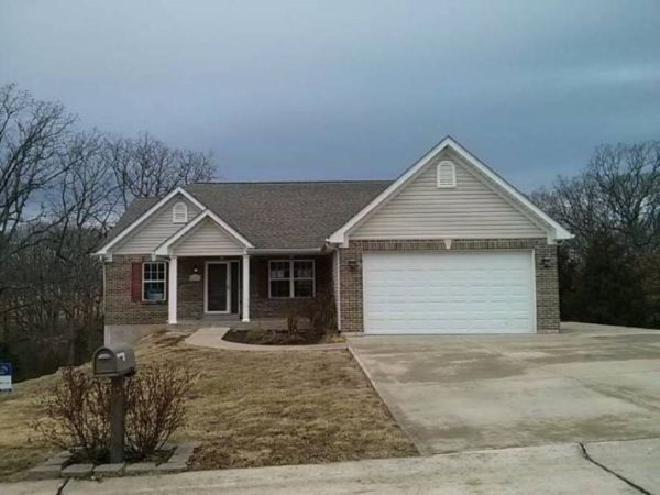 26333 Falling Leaf Dr, Warrenton, MO 63383