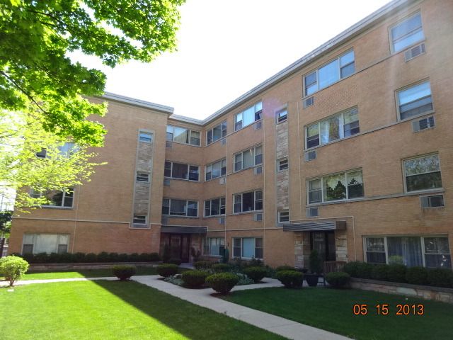 2205 W Highland Ave Apt 4n, Chicago, IL 60659