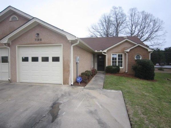 7188 Woodridge Ln, Union City, GA 30291