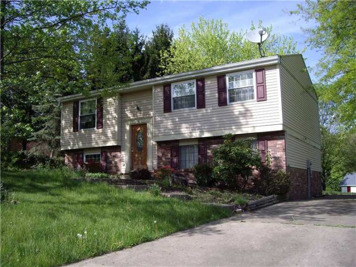 211 Deer Dr, Washington, PA 15301