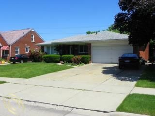 8147 Potomac, Center Line, MI 48015