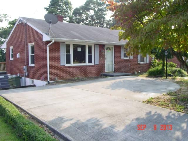 1726 Victoria St, Salem, VA 24153