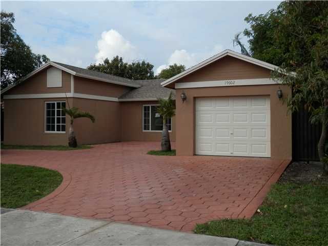 19602 NW 60 CT, Hialeah, FL 33015