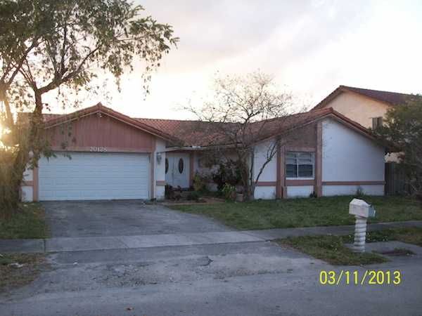 20128 NW 61 AV, Hialeah, FL 33015