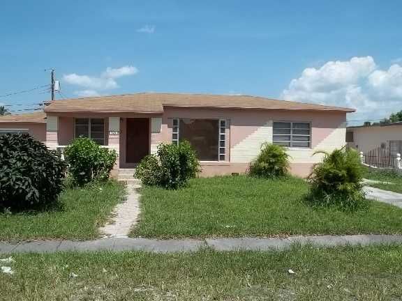 345 W 54th St, Hialeah, FL 33012