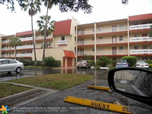 1050 Country Club Dr # 205, Pompano Beach, FL 33063