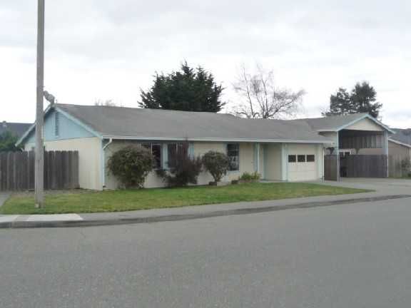 755 Barry Ave, Fortuna, CA 95540