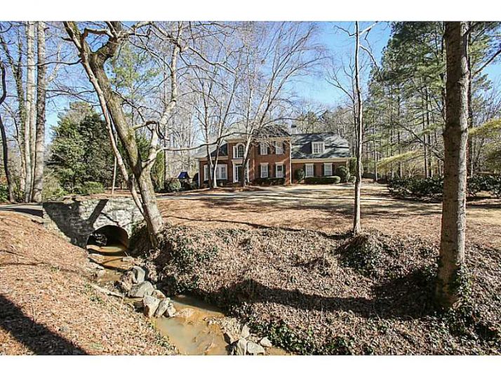 2815 Stoneglen Close, Roswell, GA 30076