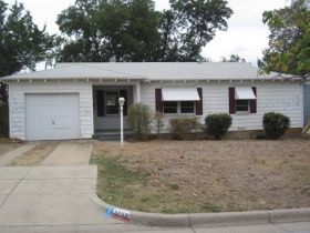 3268 Aurora St, Haltom City, TX 76117